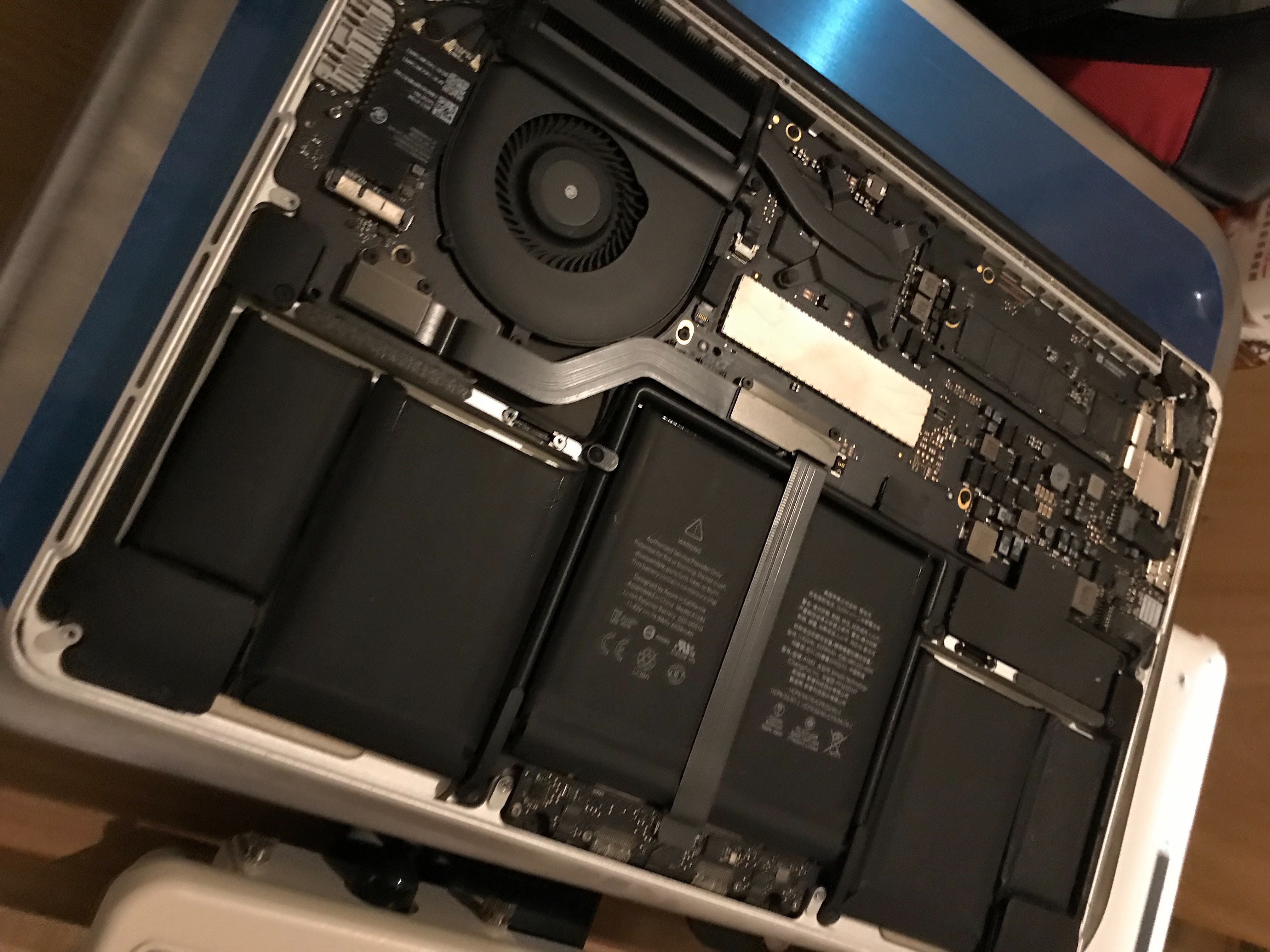 MacBook Pro 2015, 8GB, i5-2.7,1tb ssd